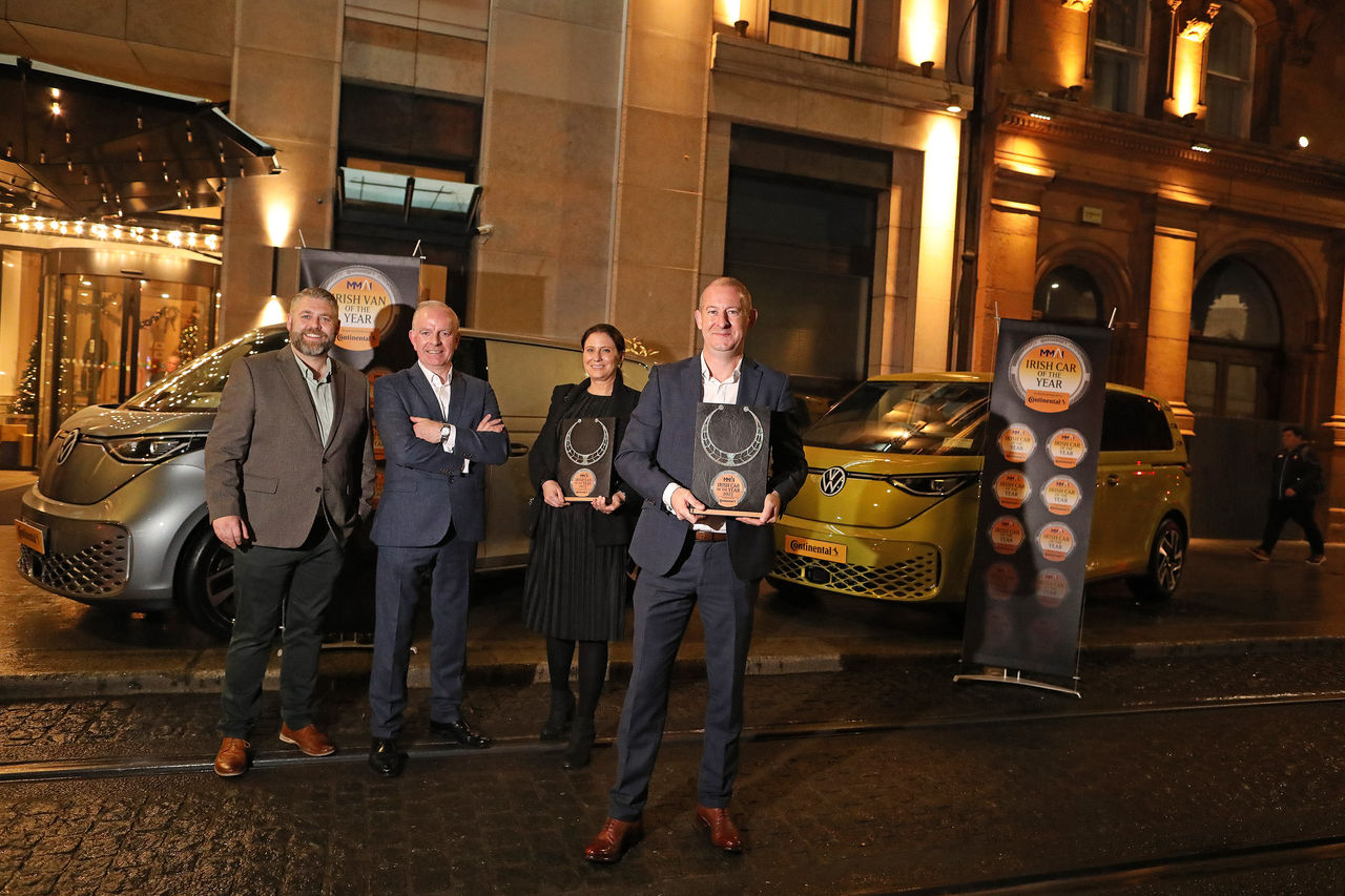 NO FEE PIC
PIC JULIEN BEHAL PHOTOGRAPHY
The winning 2023 Irish Van and Car of the Year in association with Continential Tyres is the Volkswagen ID. Buzz .Pictured at the Westin Hotel,Dublin at the awards was L-R  Joe Rayfus, Chairman Motoring Media Association of Ireland,Tom Dennigan, Continental Tyres Ireland, Kim Kilduff, Marketing Director,  Volkswagen Commercial Vehicles Ireland and Alan Bateson, Director Volkswagen Commercial Vehicles Ireland.
MORE INFO CONTACT poloughlin@cullencommunications.ie