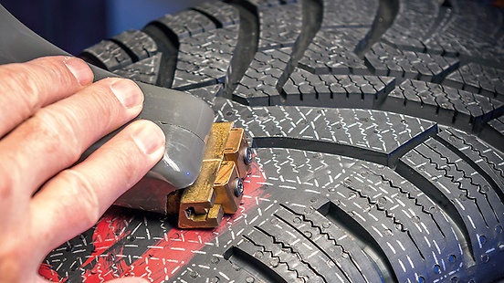 Smooth tyres and series production tyres