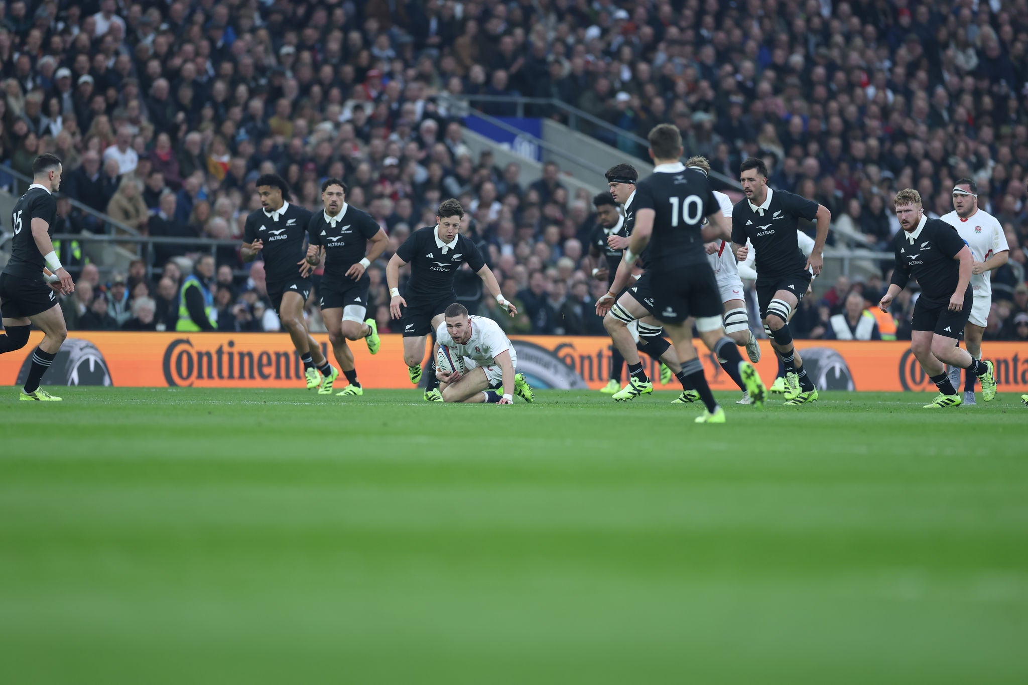 LONDON, ENGLAND - NOVEMBER 15: Freddie Steward of England on the ball during the Quilter Nations Series 2025 rugby international match between England and New Zealand at Allianz Stadium on November 15, 2025 in London, England. (Photo by Alex Davidson - RFU/The RFU Collection via Getty Images)