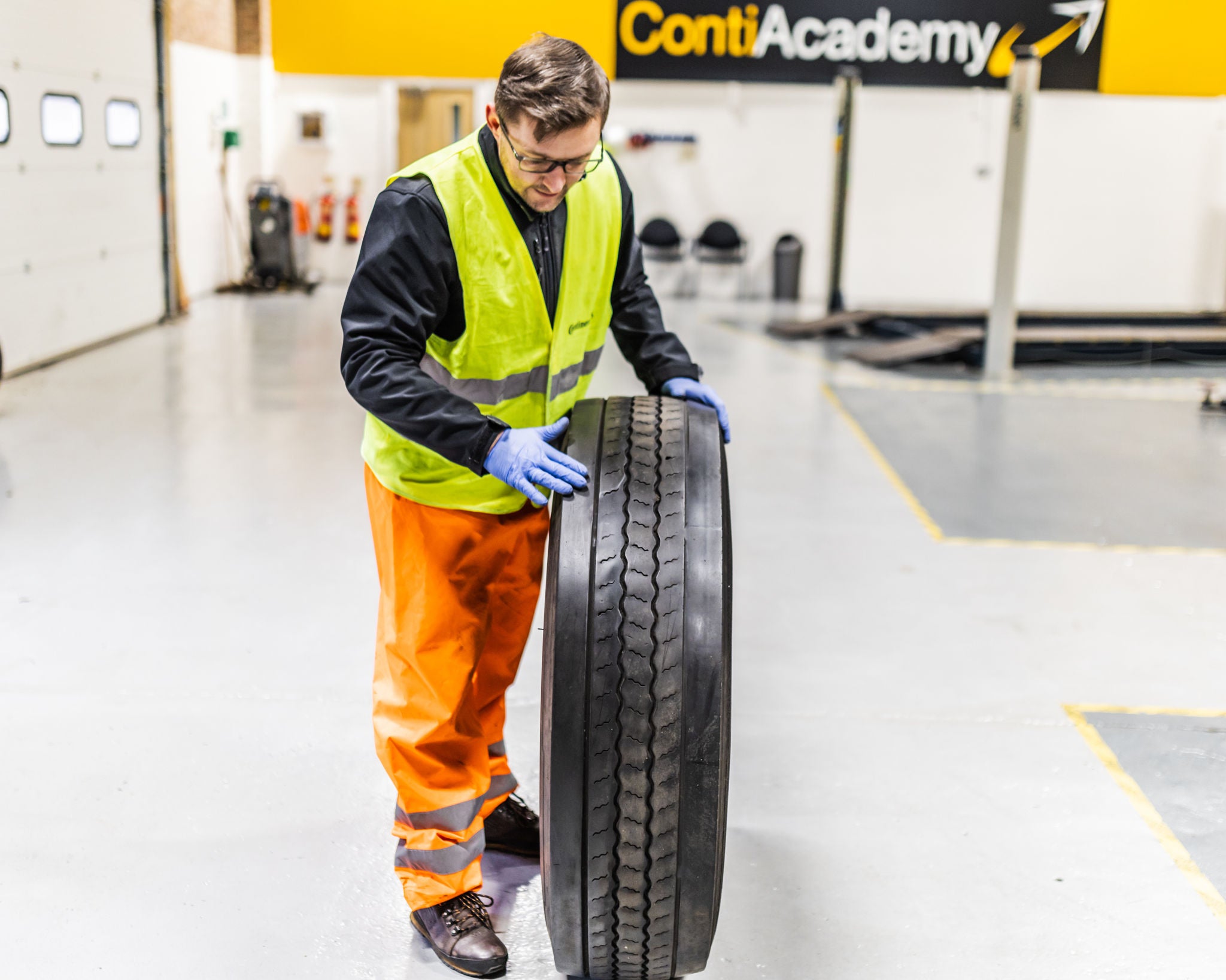 Commercial tyre inspection
